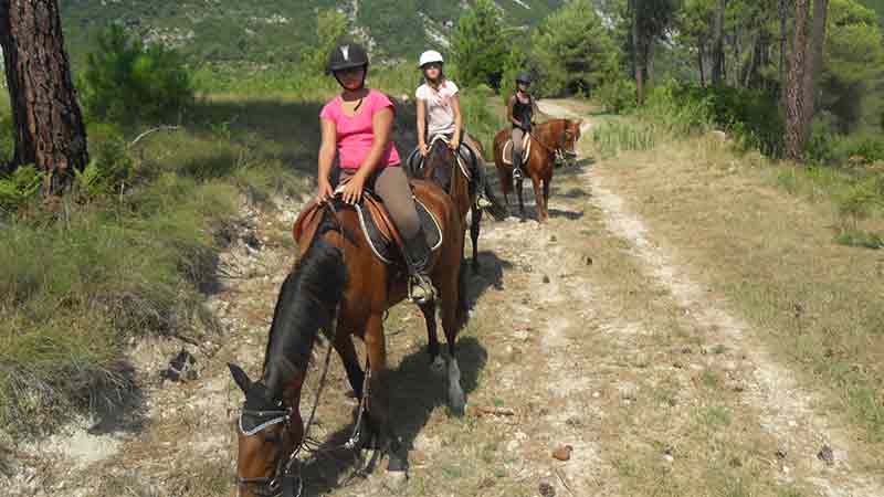 Ballade a cheval berre les alpes